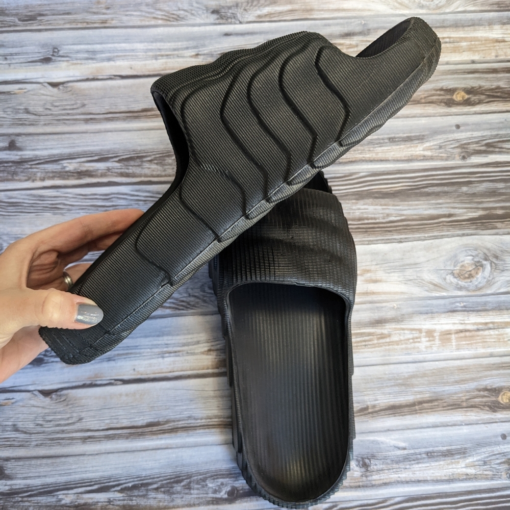 Black Adidas Adilette 22 Slides, Size 11 **FAKE**